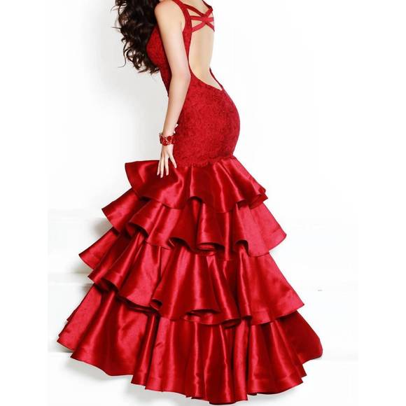 NEW 2CUTE sleeveless prom dress in wine